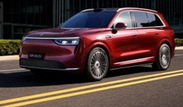 问界m8最新爆料,豪华智能SUV，颠覆传统出行体验！”